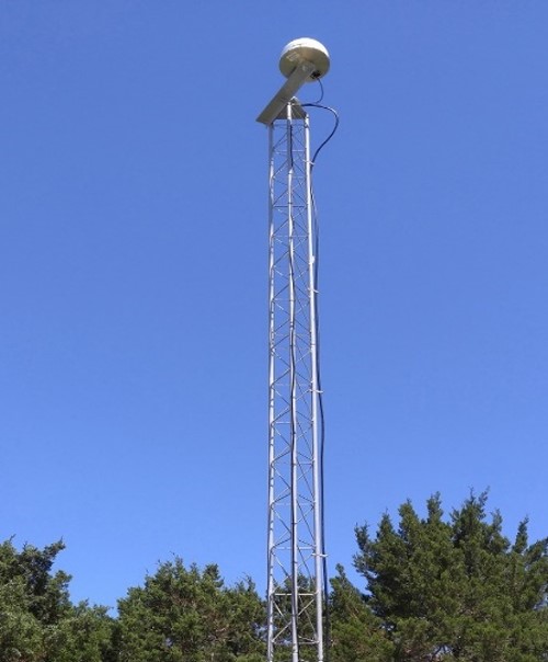 SEQ Figure \* ARABIC 2 Dish antenna and one of the GNSS antennas